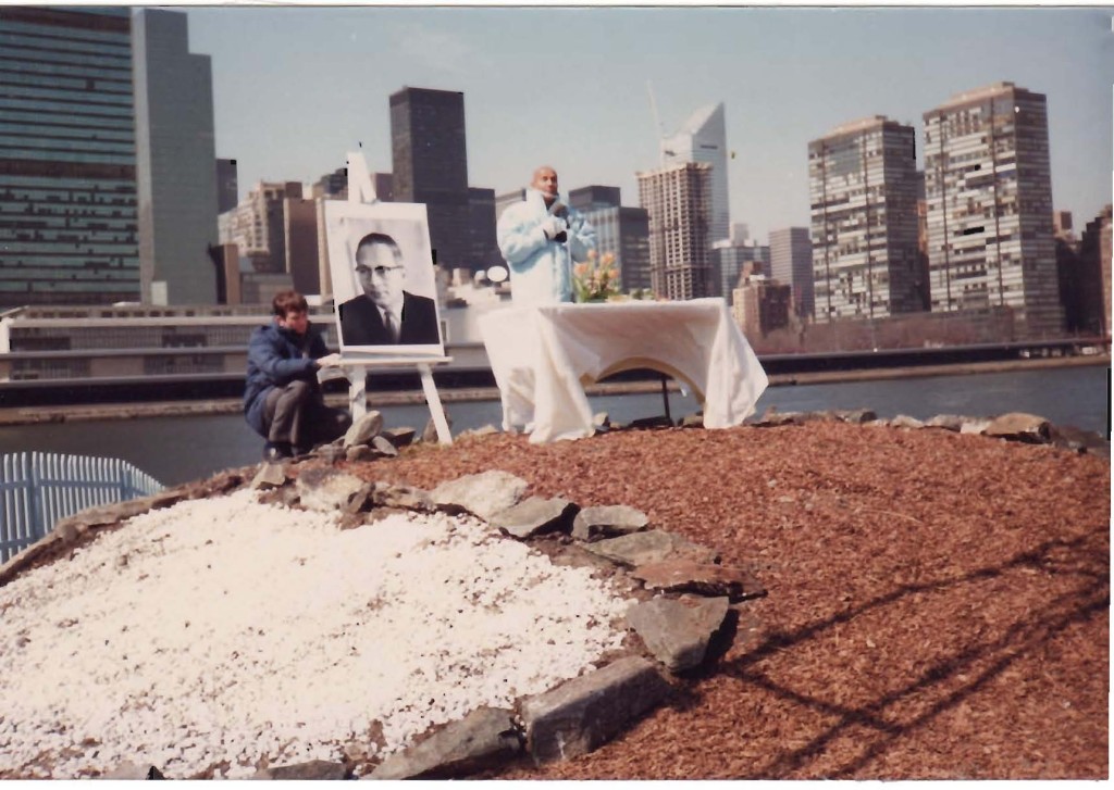 1985-03-Mar-19-u-thant-island-visit-ckg-meditates_Page_1
