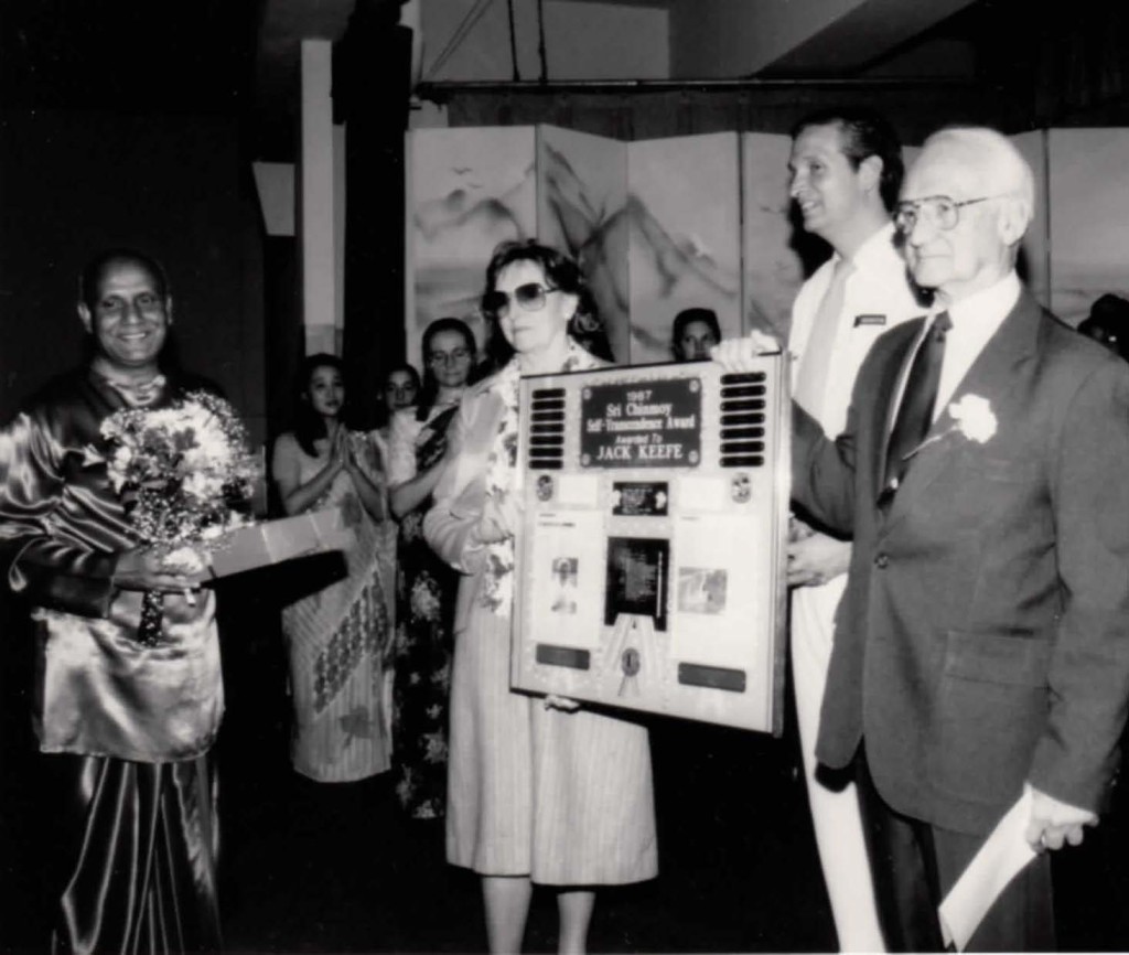 1987-04-apr-01-jack-keefe-self-transcend-award-with-ckg-flowers-wanda-adhiratha