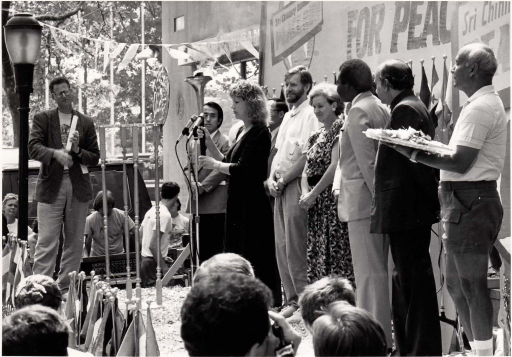 1987-08-aug-08-peace-run-ceremony-CG-india-Iceland-torch_Page_2