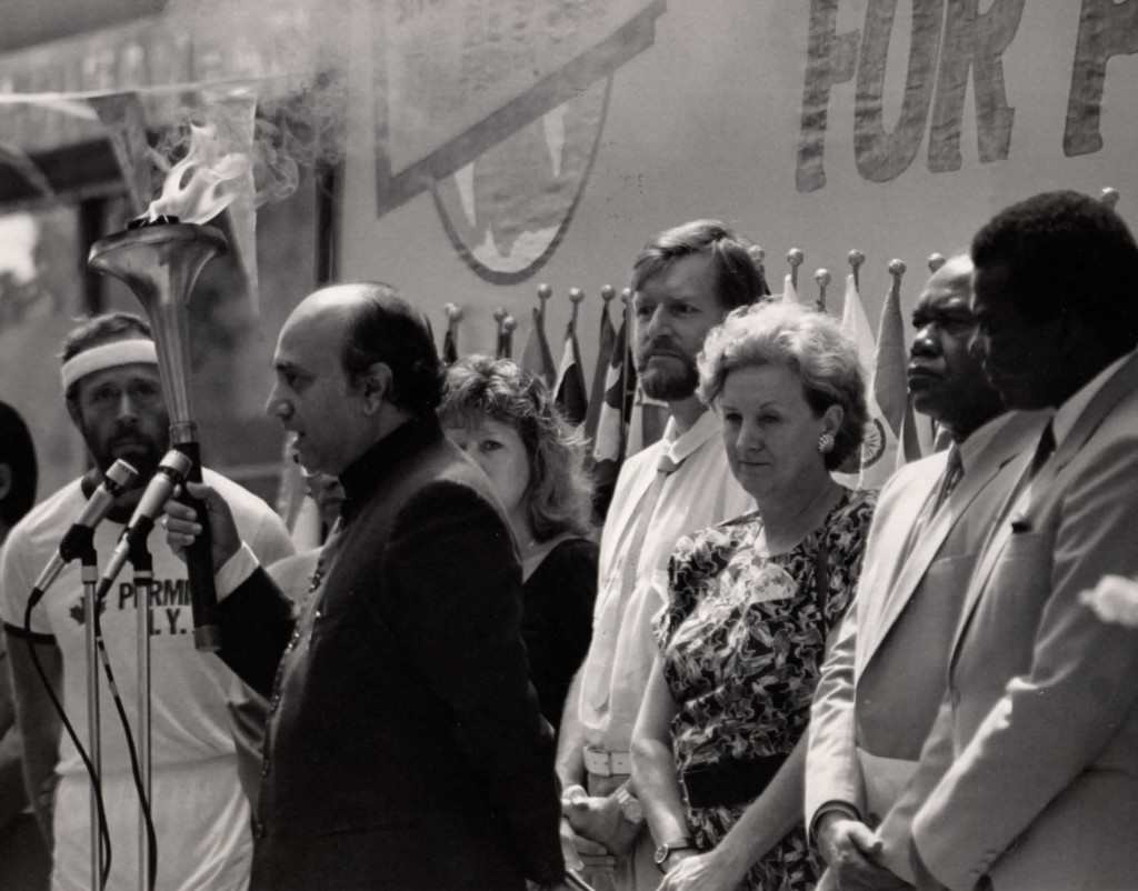 1987-08-aug-08-peace-run-ceremony-CG-india-nazareth-with-torch