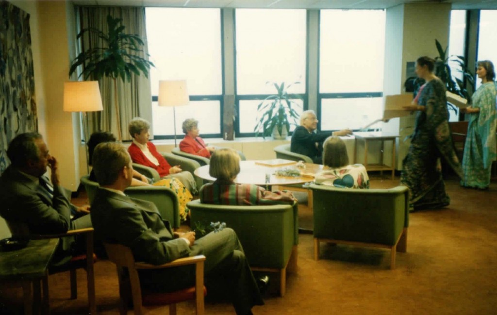 1989-06-jun-06-sweden-nat-day-med-group-at-un-mission-photos_Page_03