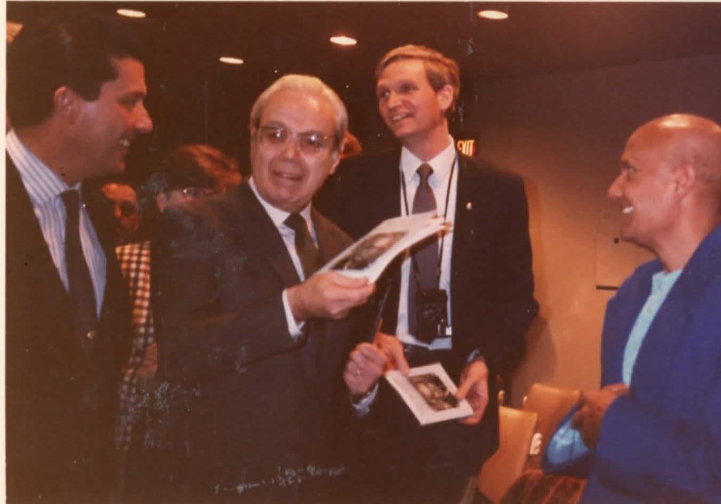 1989-12-dec-06-sg-de-Cuellar-with-book-ckg-F-Mayor-dg-unesco_Page_4