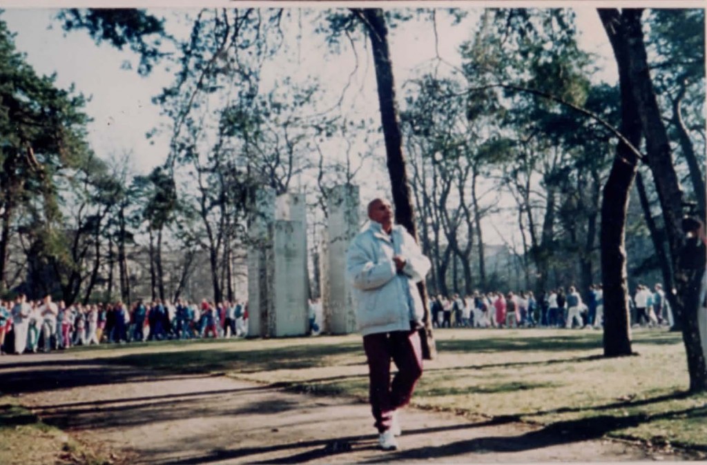 1990-02-feb-23-peace-mile-east-berlin-photos_Page_4