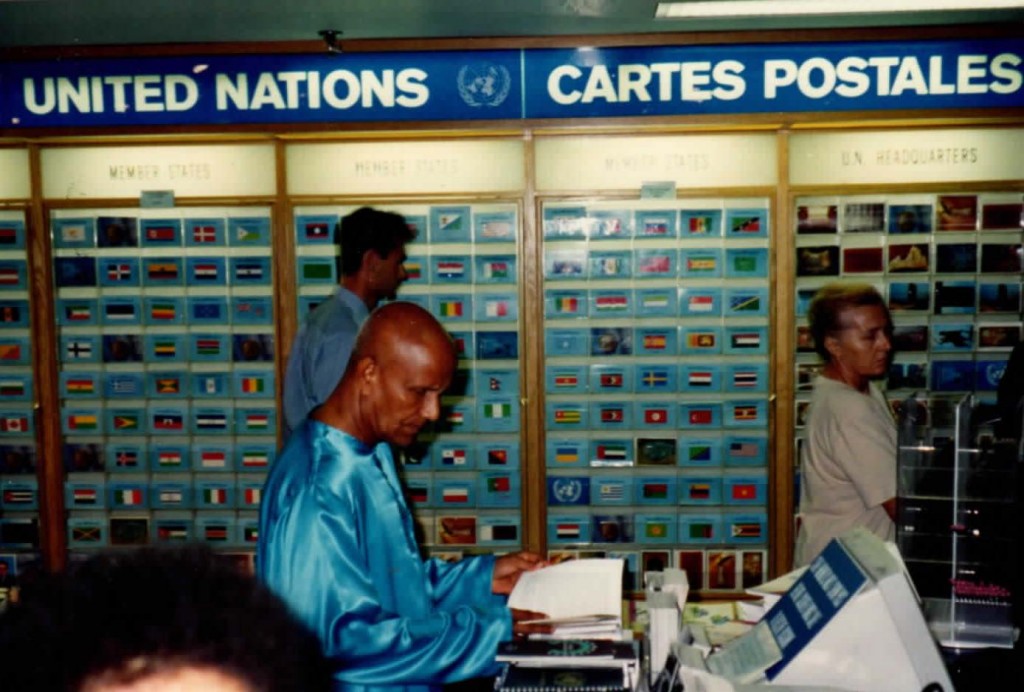 1994-07-jul-12-ckg-vist-un-bookstore-after-meeting_Page_07