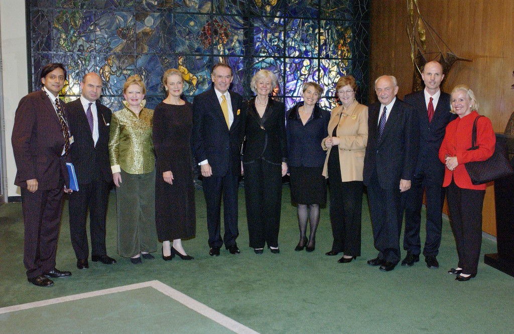 UN Photo/Paulo Filgueiras : Jan Eliasson (fifth from left), President of the sixtieth session of the General Assembly, poses with Bella Meyer (fifth from right), granddaughter of Marc Chagall, at the special event to celebrate the completion of the restoration project of the Peace Window by Marc Chagall, which was installed at the United Nations in honour of former United Nations Secretary-General Dag Hammarskjöld in 1964. 25 October 2005 United Nations, New York Photo # 100055 