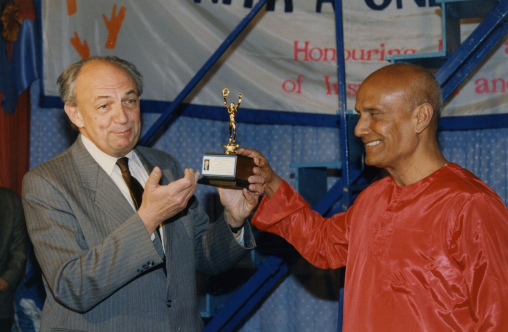 1992-02-feb-04-lift-up-world-petrovsky-usg-razvin-russia-conf-dateimg232