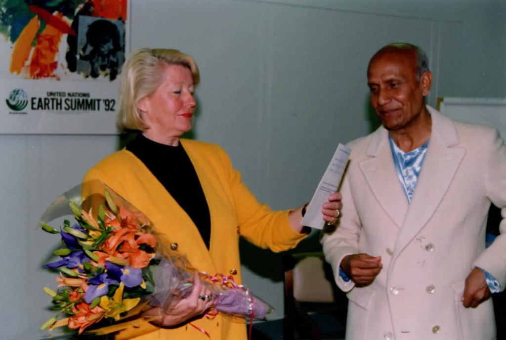 1992-02-feb-25-maurice-and hanne-strong-photos_Page_2